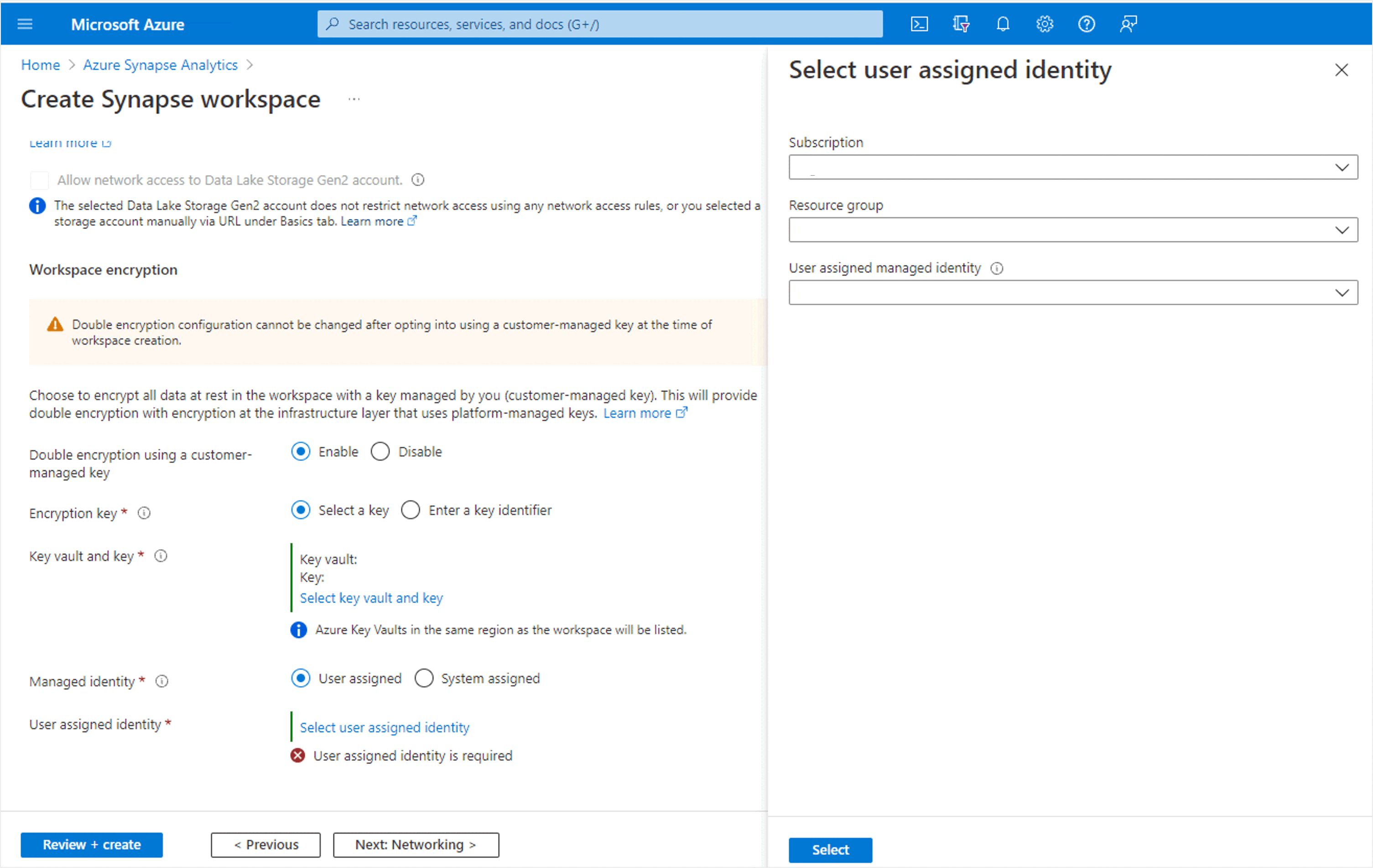 Dieses Diagramm zeigt die Option, die ausgewählt werden muss, um einem Arbeitsbereich die Verwendung einer benutzerseitig zugewiesenen verwalteten Identität für die Mehrfachverschlüsselung mit einem kundenseitig verwalteten Schlüssel zu ermöglichen.