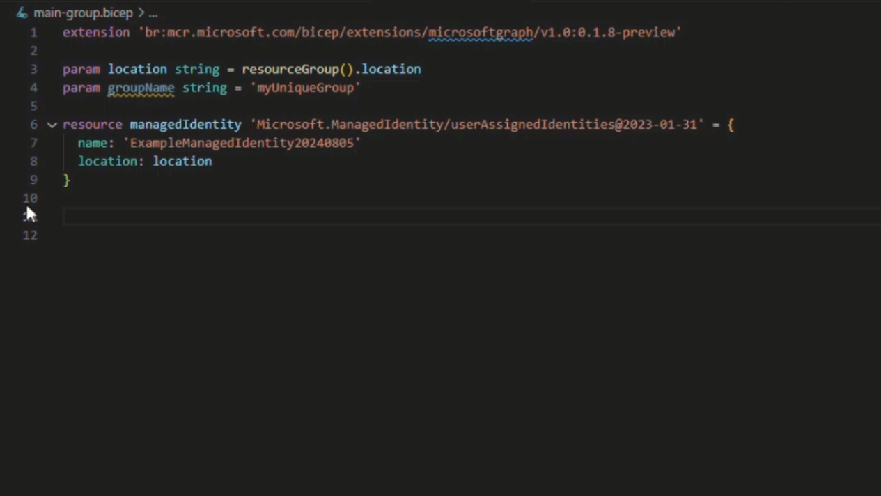 Screenshot of Bicep file authoring example.