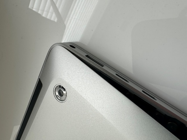 Screenshot that shows lowering and aligning the enclosure onto the device before fastening the screws.