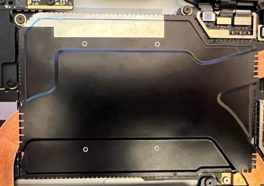 Screenshot that shows SOC shield partially lifted from right corner on Intel-only edition.