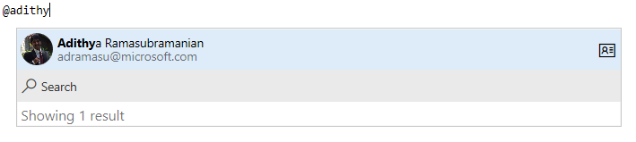 Captura de pantalla que muestra las sugerencias automáticas que aparecen al empezar a escribir una <span class=