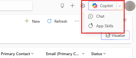 Captura de pantalla que muestra el botón desplegable de Copilot con las opciones de Chat y habilidades de aplicaciones en una página.