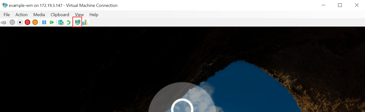Capture d’écran de VMConnect. Dans la barre d’outils, une icône est mise en surbrillance qui indique si le mode de session amélioré est activé.