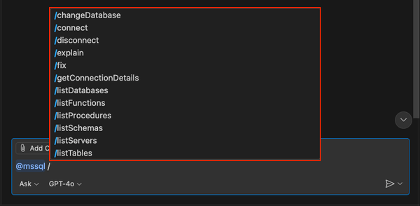 Zrzut ekranu przedstawiający pierwszy zestaw opcji komend slasha z rozszerzenia MSSQL w czacie GitHub Copilot.