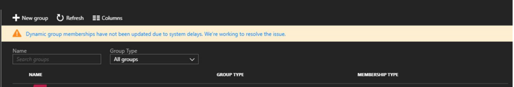 Captura de tela de um alerta informando que as associações dinâmicas de grupo não foram atualizadas devido a atrasos no sistema.