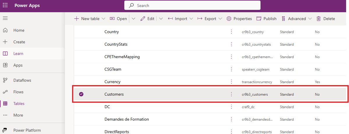 สกรีนช็อตของรายการตารางมาตรฐานและแบบกําหนดเองที่เน้นตารางลูกค้า