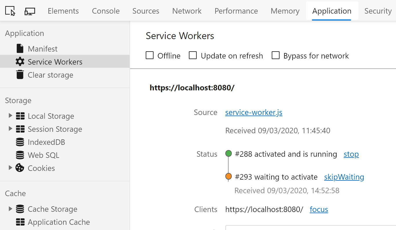 Google Chrome 的“应用程序”选项显示该应用的服务工作进程处于“正在等待激活”状态。